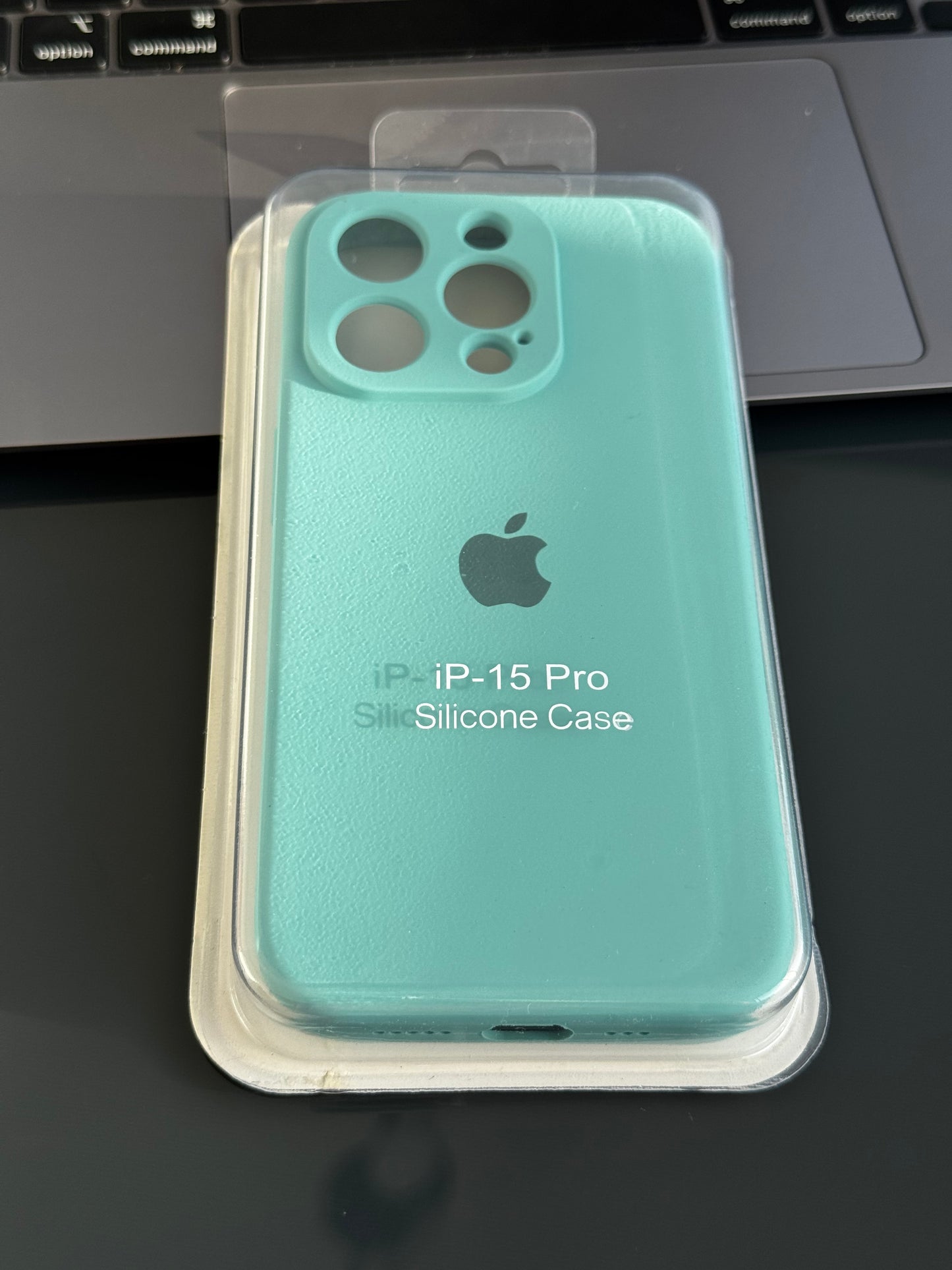 Carcasa de silicona tipo original con logo y protección en cámara: iPhone 15 PRO📱