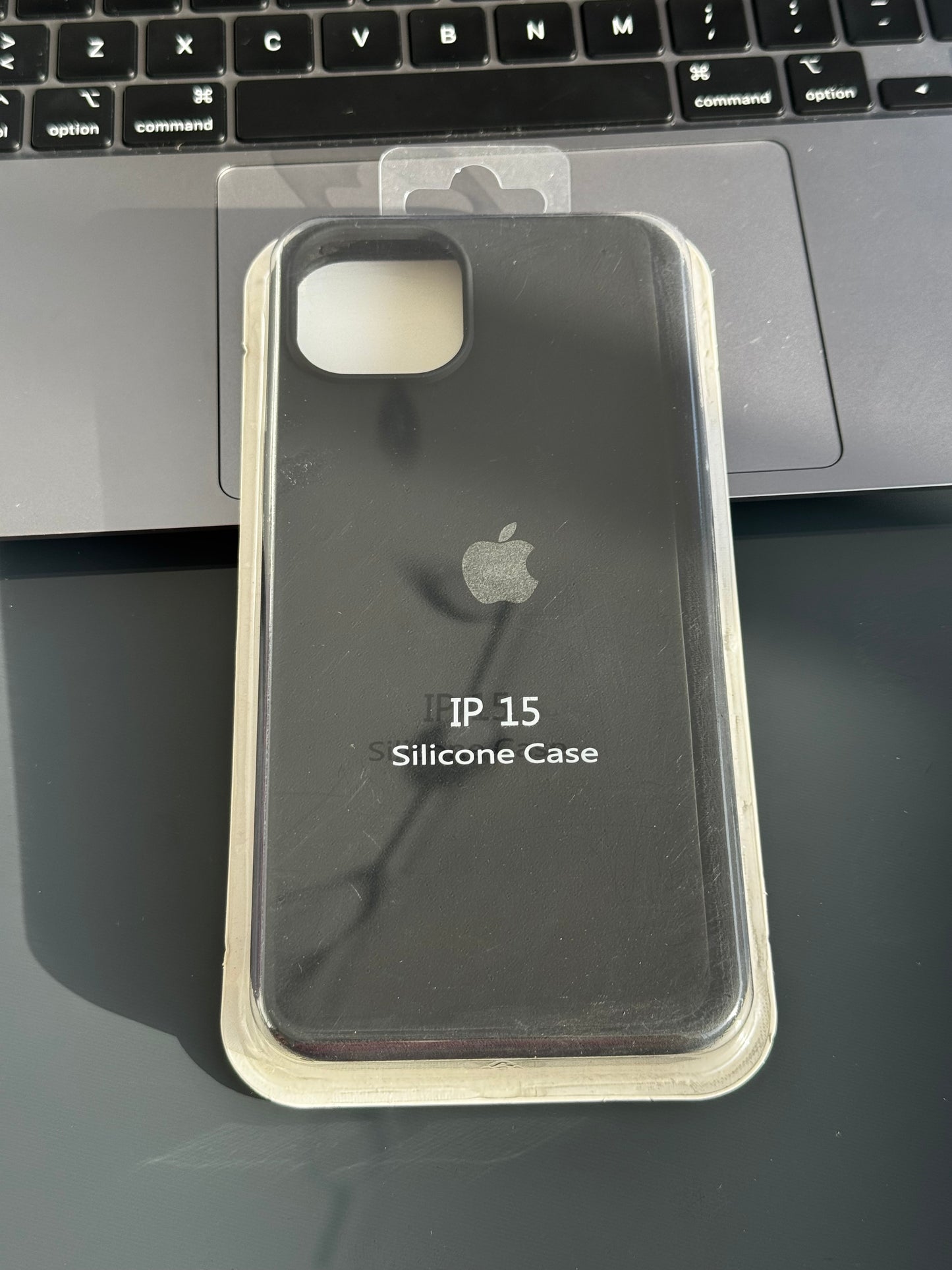 Carcasa tipo original con abertura de cámara: iPhone 15PLUS 📱