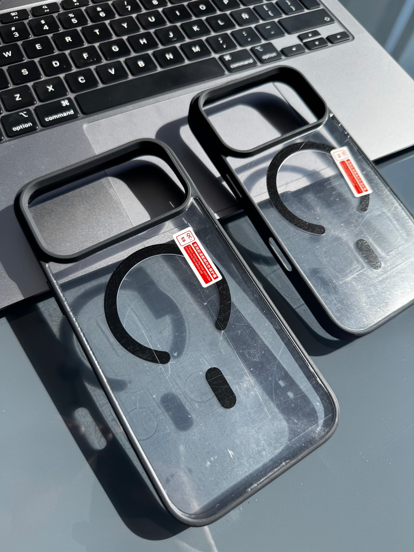 Carcasa MagSafe, bordes negros 📱(solo iph 17Pro/17ProMax)