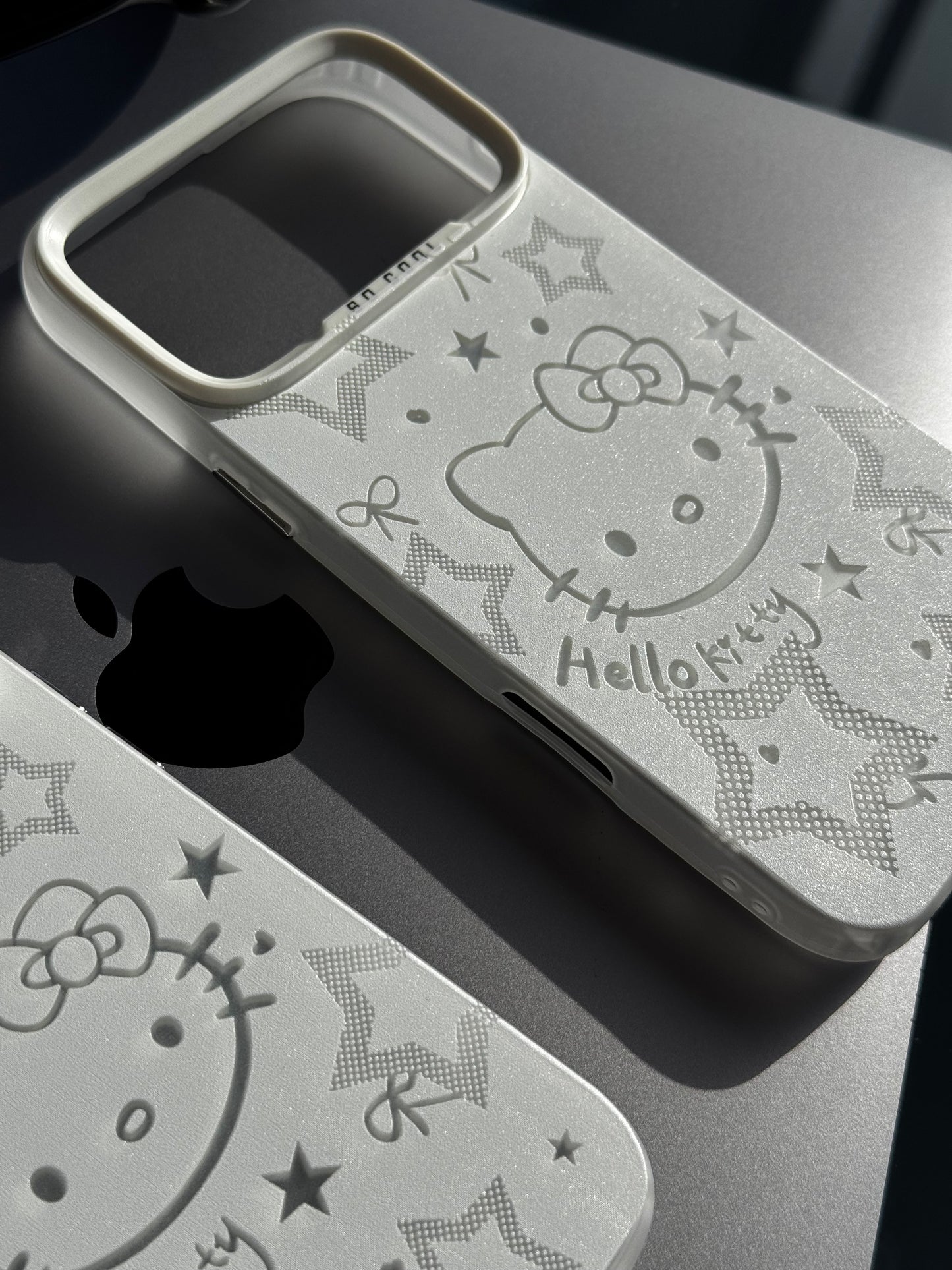 Carcasa Hello Kitty 🤍 (iph 17/17Pro/17ProMax)