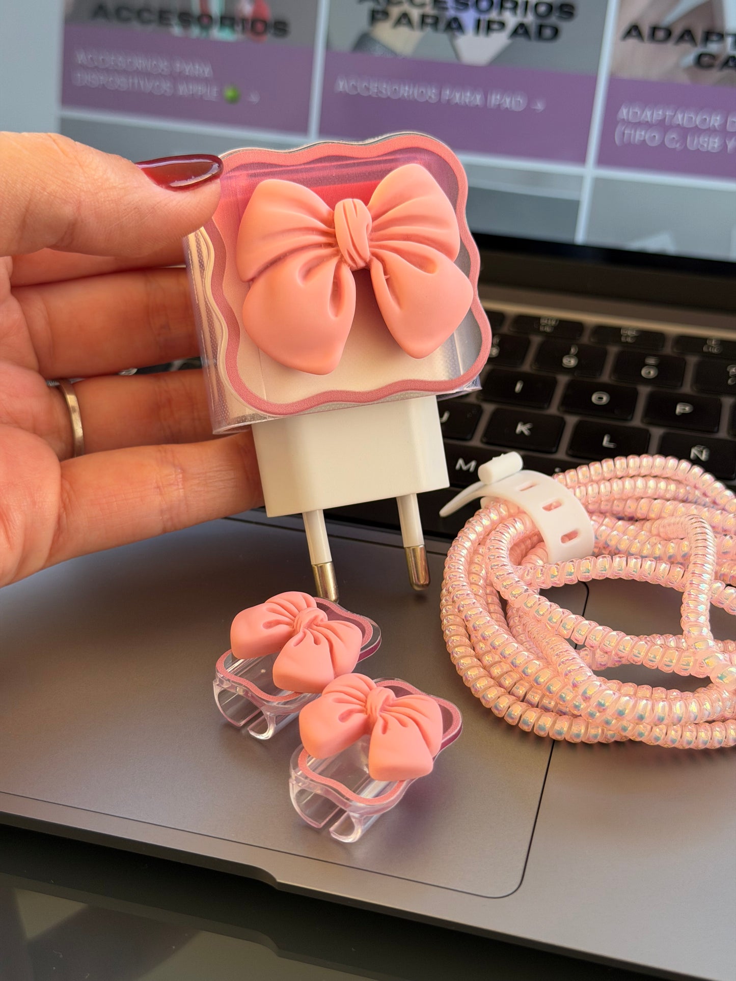Protector para adaptador C (20W), Lazo Rosa 🎀 (no incluye adaptador)