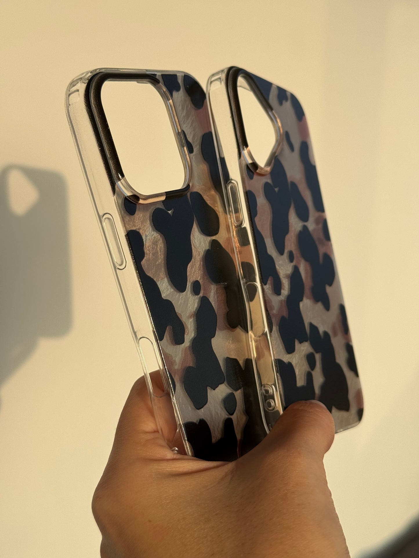 Case dorada con manchas đ (solo lĂnea iph â16â)