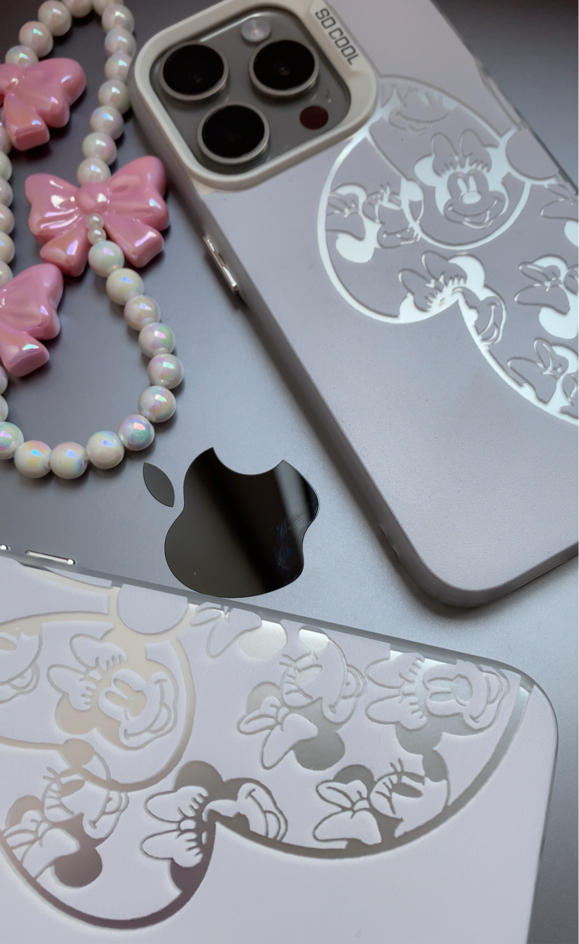 Carcasa Minnie Blanca 🎀 (no incluye accesorios)