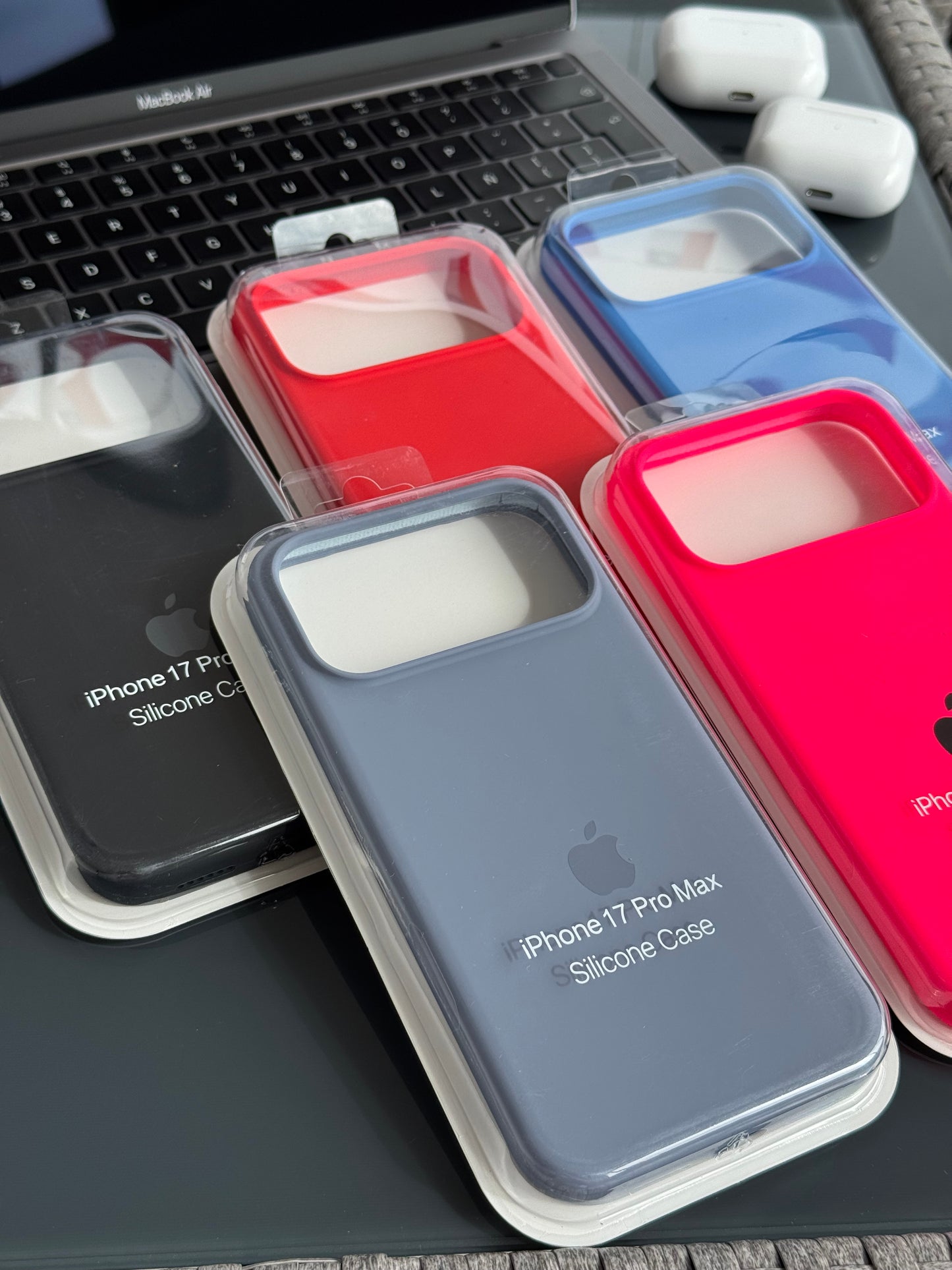 Carcasa tipo original con logo: iPhone 17 PROMAX 📱