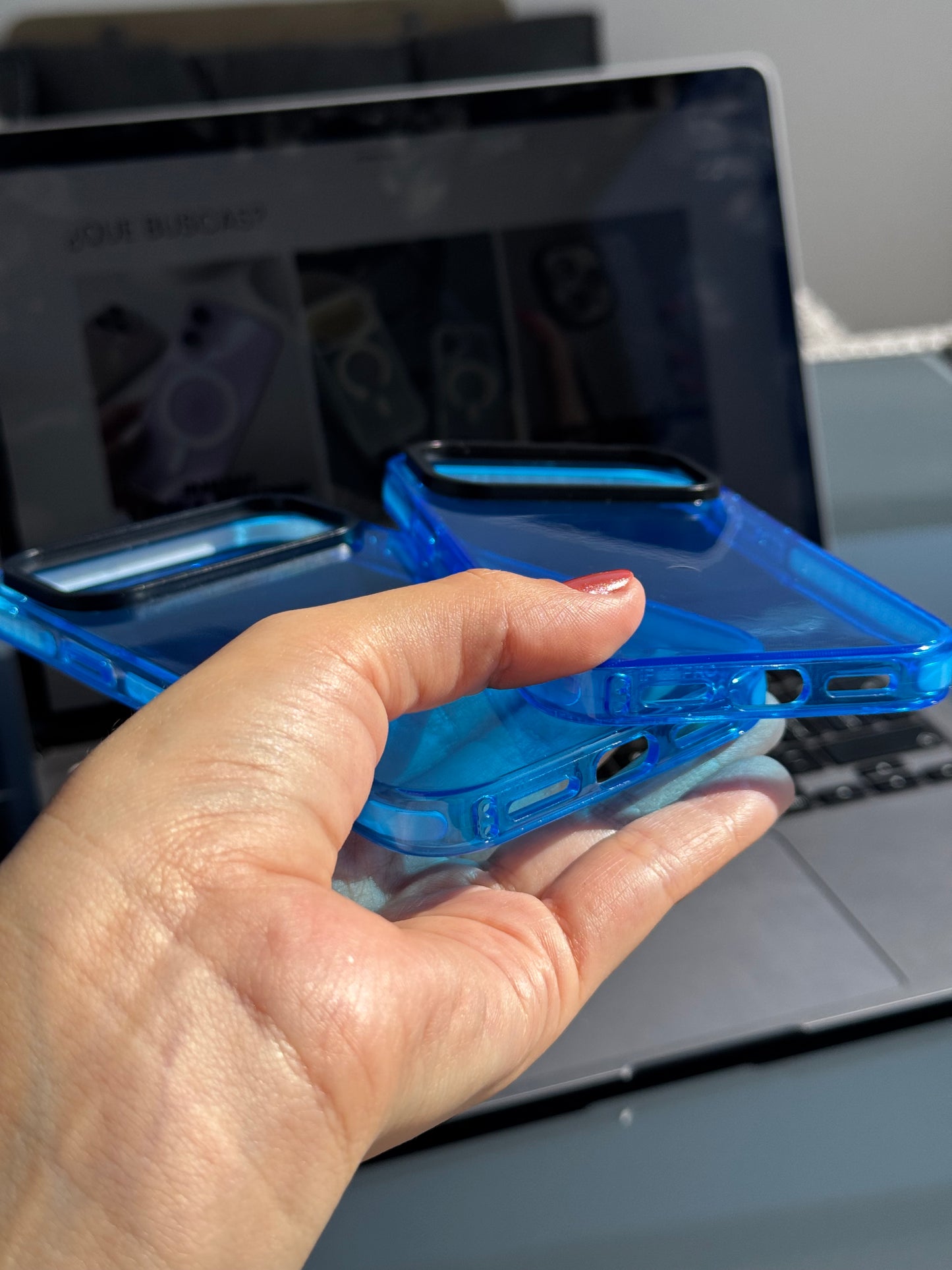 Carcasa transparente, borde reforzado: Azul 💙 (iPhone17/17Pro/17ProMax)