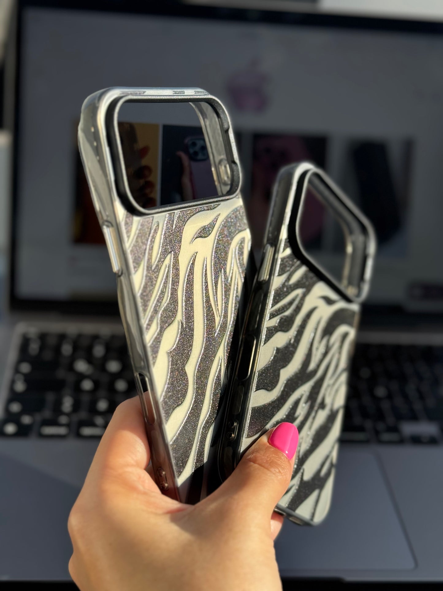 Carcasa Zebra black đ€ (solo lĂnea iph â17â)