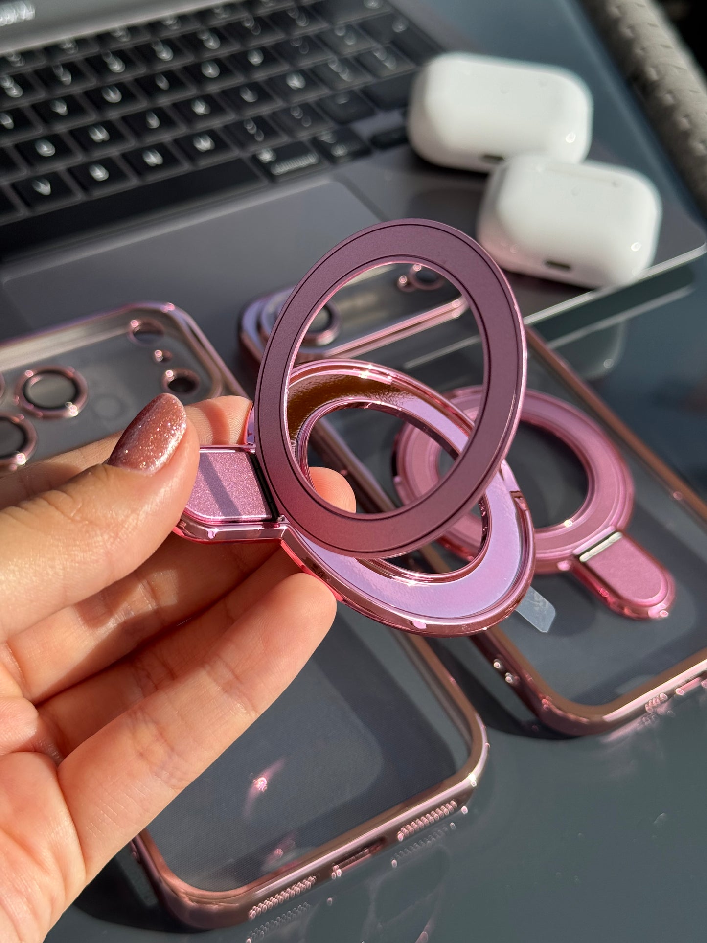 Carcasa bordes rose gold, con popsocket/magsafe adherente 📱