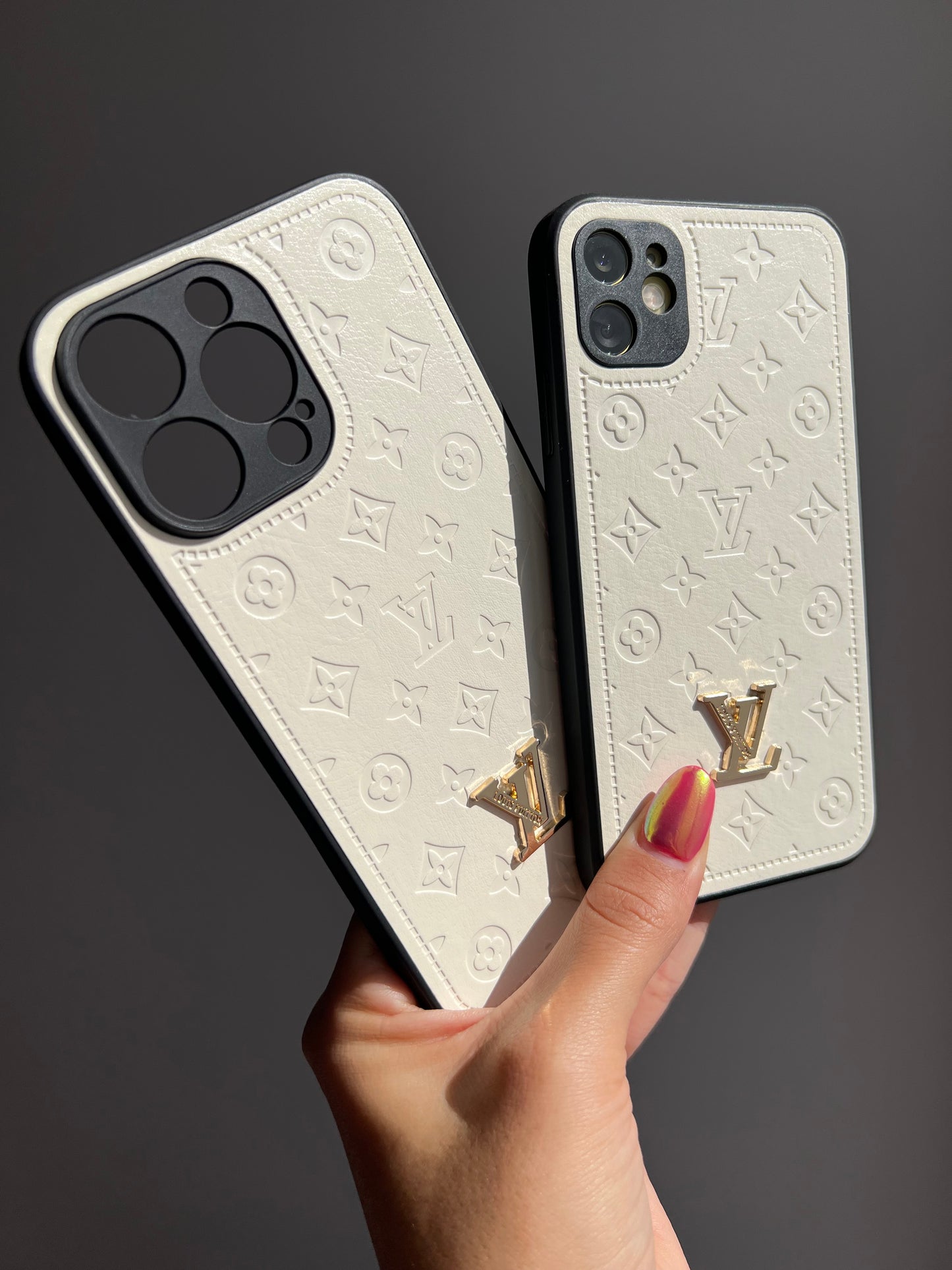 Carcasa tipo L*V blanco ❄️ (sin logo dorado)