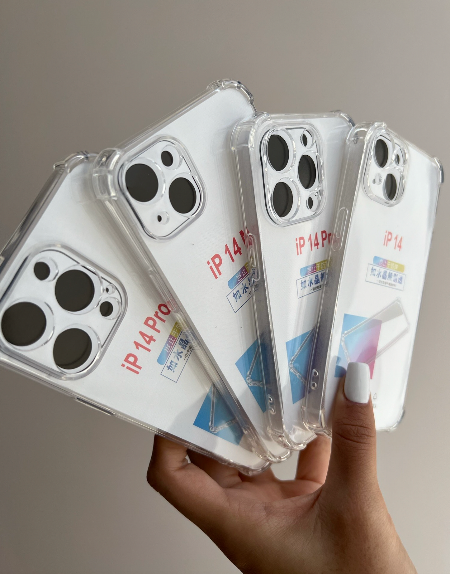 Carcasas transparentes con bordes reforzados (y protección en cámaras)