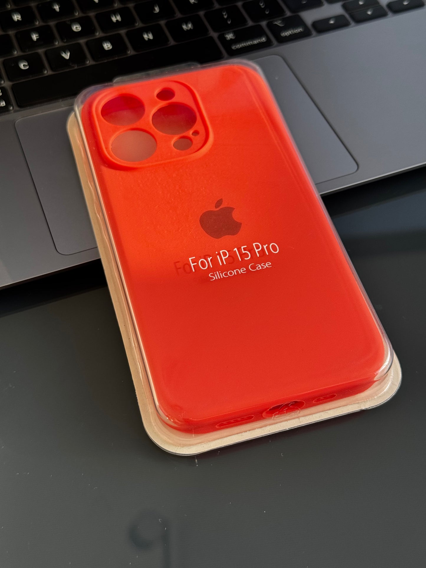 Carcasa de silicona tipo original con logo y protección en cámara: iPhone 15 PRO📱