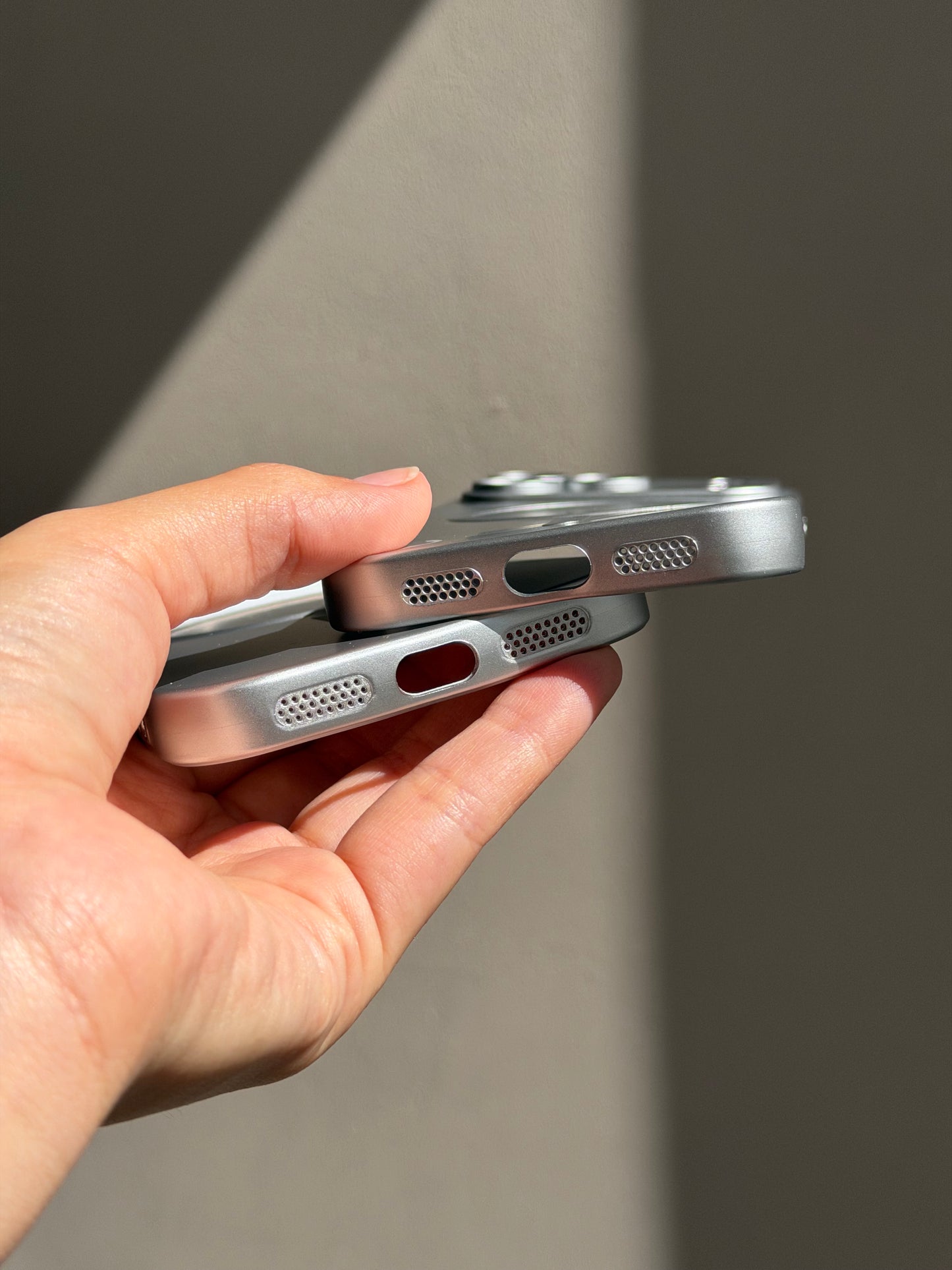 Case plateada MagSafe (iph 17/17Pro/17ProMax)