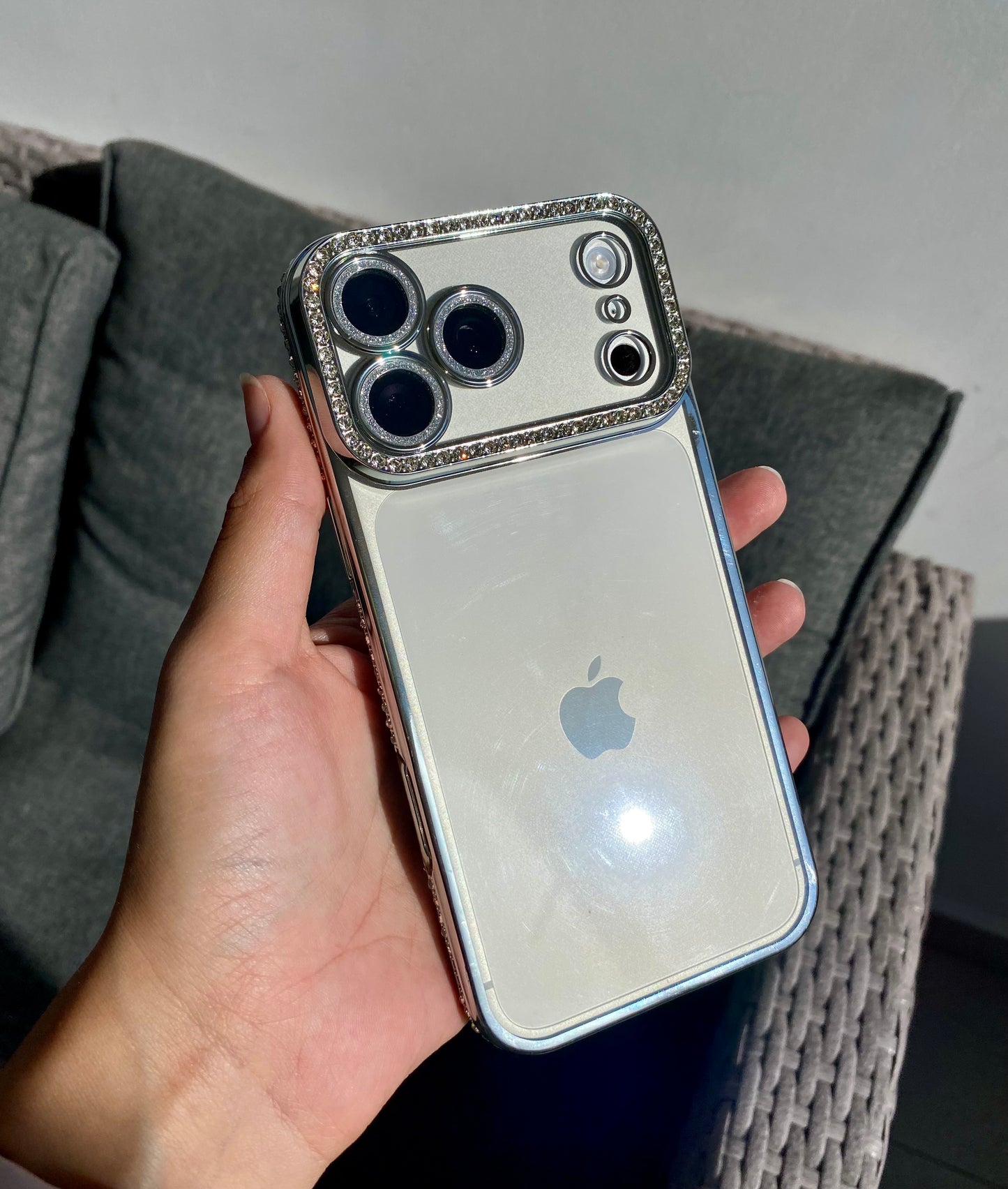 Carcasa bordes plateados c/brillos🩶✨ (iPhone 17/17Pro/17ProMax)