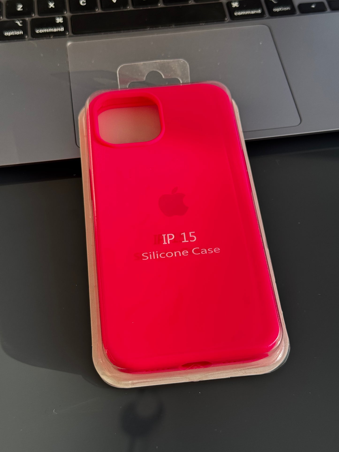 Carcasa tipo original, con abertura de cámara: iPhone 15 📱