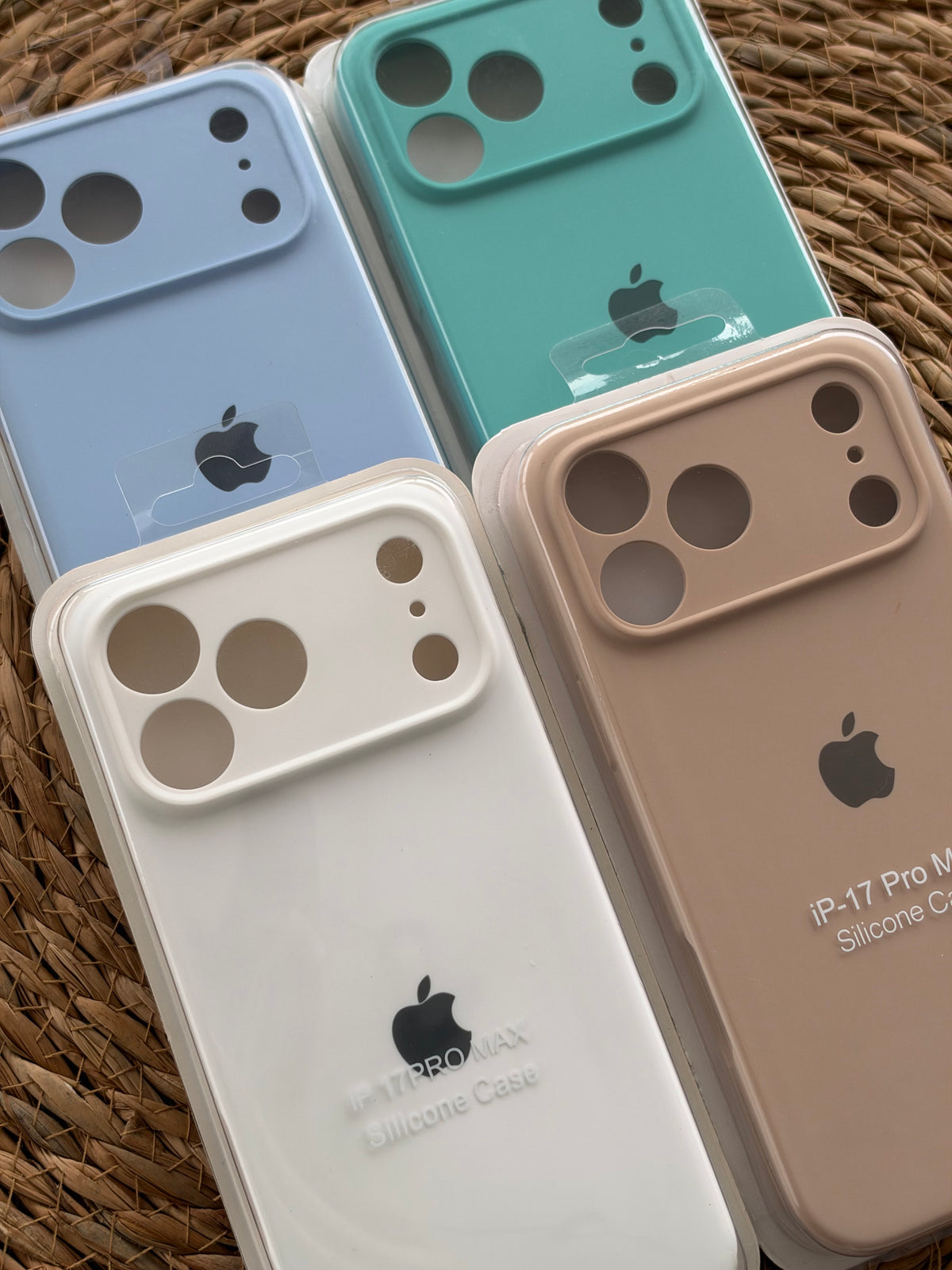 ¡NEW! Carcasa con logo, silicona, iPhone 17 ProMax📱