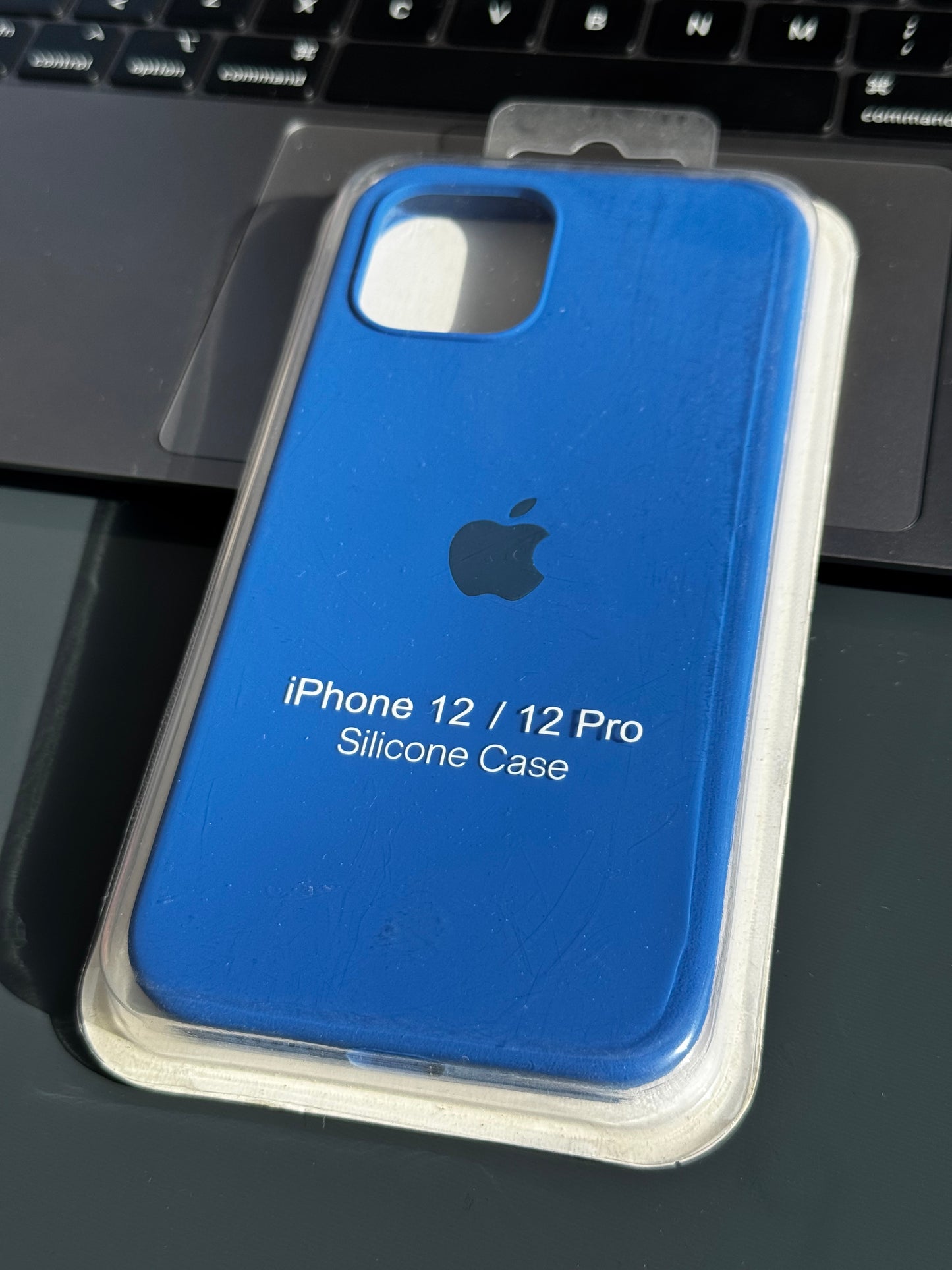 Carcasa tipo original, con abertura de cámara: iPhone 12/12PRO 📱