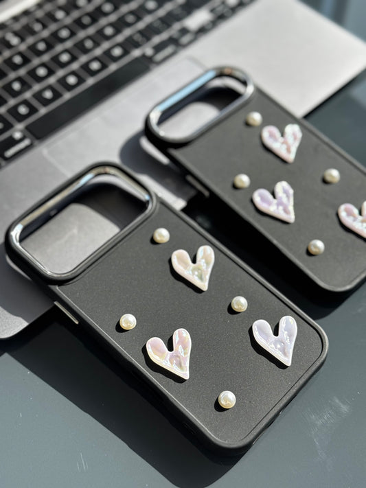 Carcasa corazones blancos 🤍 (línea iPhone “17”)