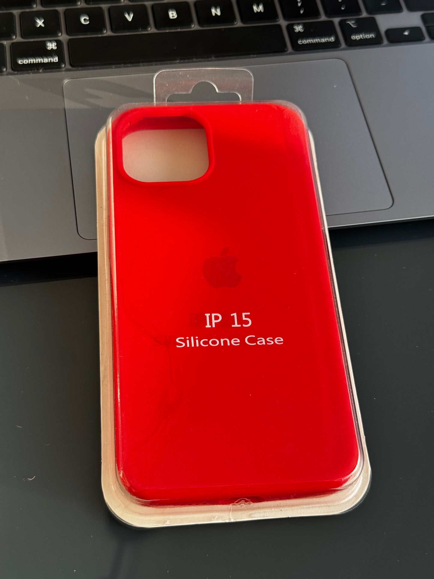 Carcasa tipo original, con abertura de cámara: iPhone 15 📱