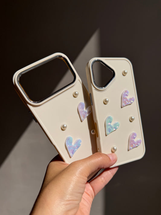 Carcasa Beige, corazones tornasol 🤍 iph 17/17Pro/17ProMax