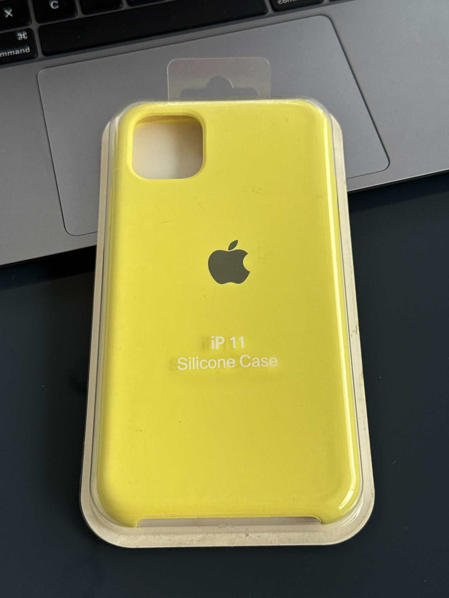 Carcasa tipo original, con abertura de cámara: iPhone 11 📱