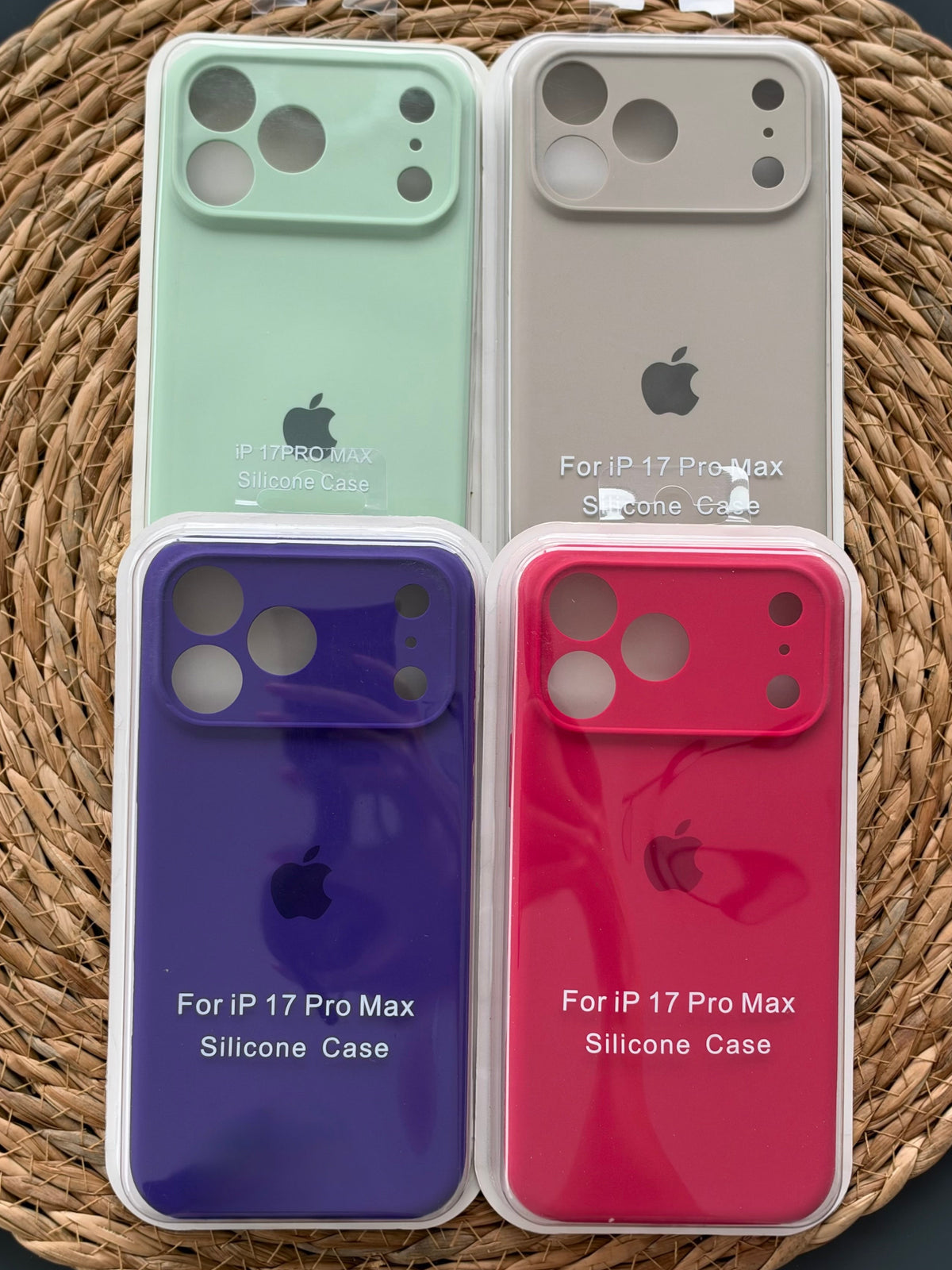 ¡NEW! Carcasa con logo, silicona, iPhone 17 ProMax📱