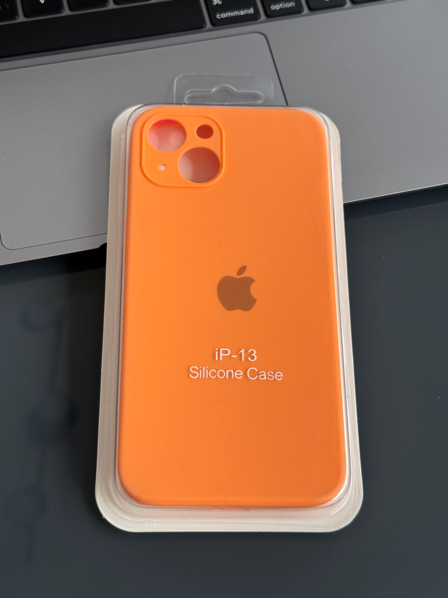 Carcasa tipo original, de silicona con logo: iPhone 13 📱
