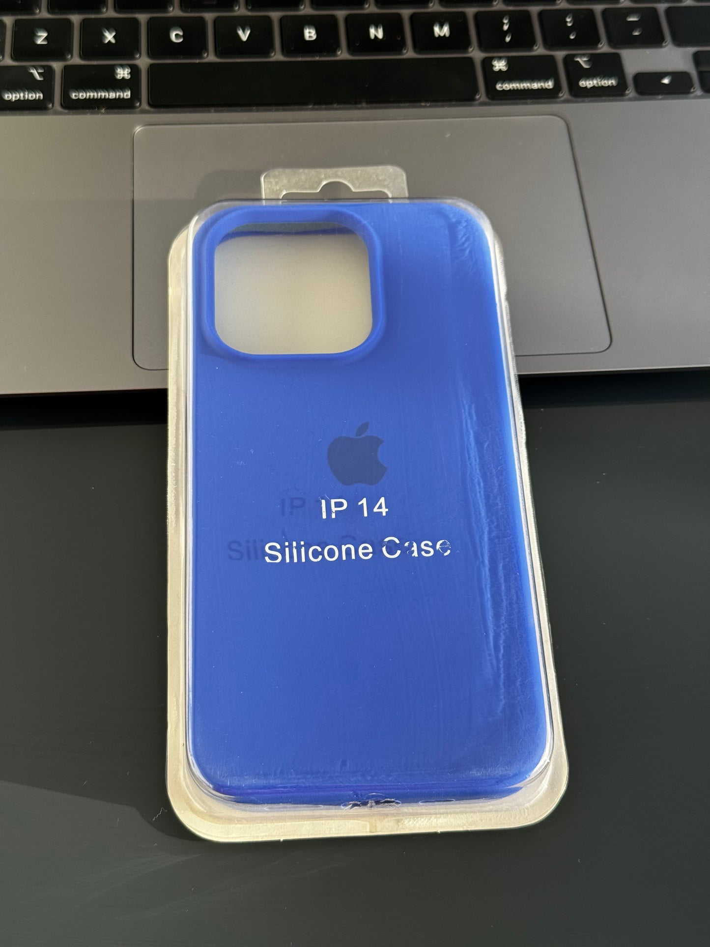 Carcasa tipo original con abertura en cámara: iPhone 14PRO 📱