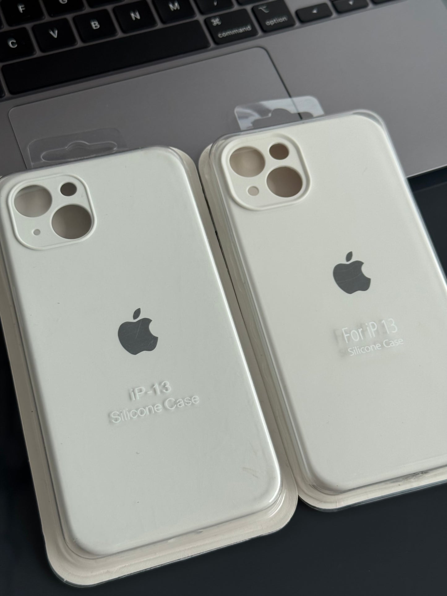 Carcasa tipo original, de silicona con logo: iPhone 13 📱