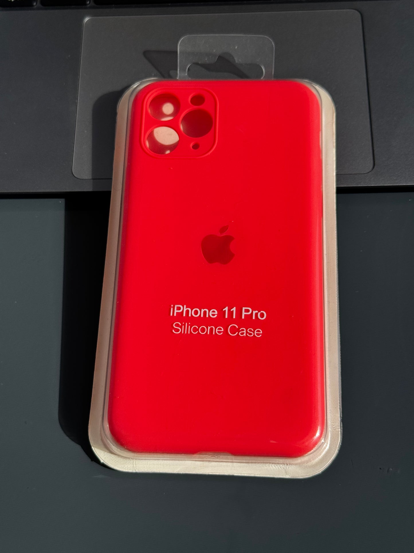 Carcasa tipo original de silicona con protección en cámara: iPhone 11PRO 📱
