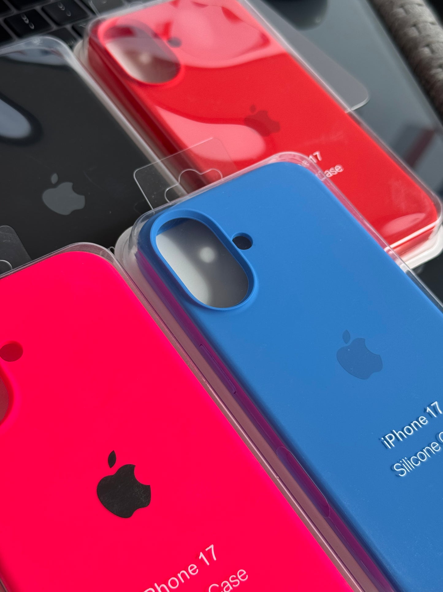 Carcasa tipo original con logo: iPhone 17 📱