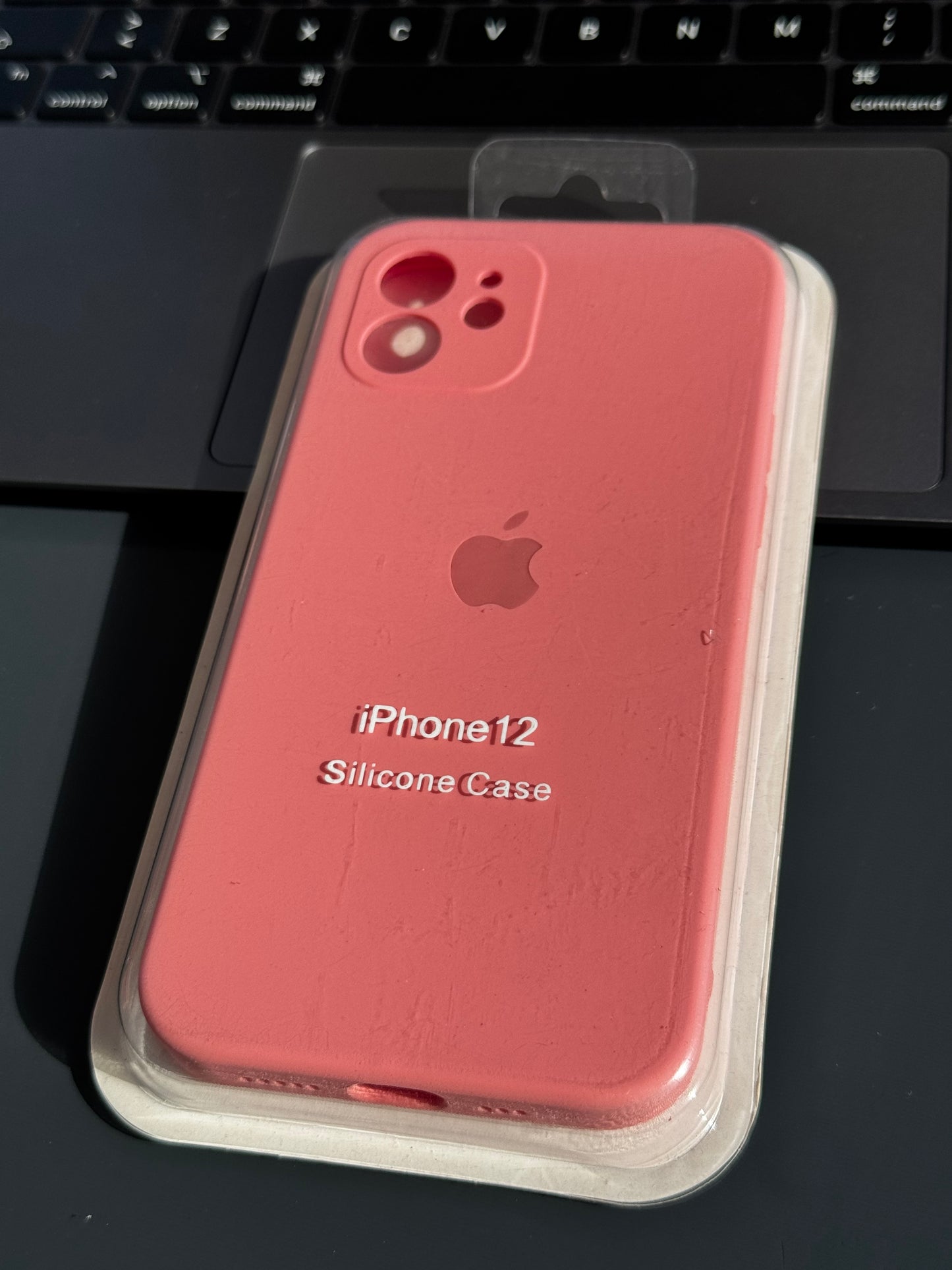 Carcasa tipo original con protección en cámara: iPhone 12 normal 📱