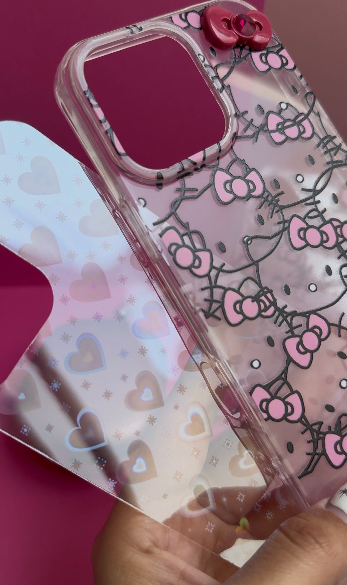 Case Hello Kitty + corazones holograficos 💖 (no incluye colgante)