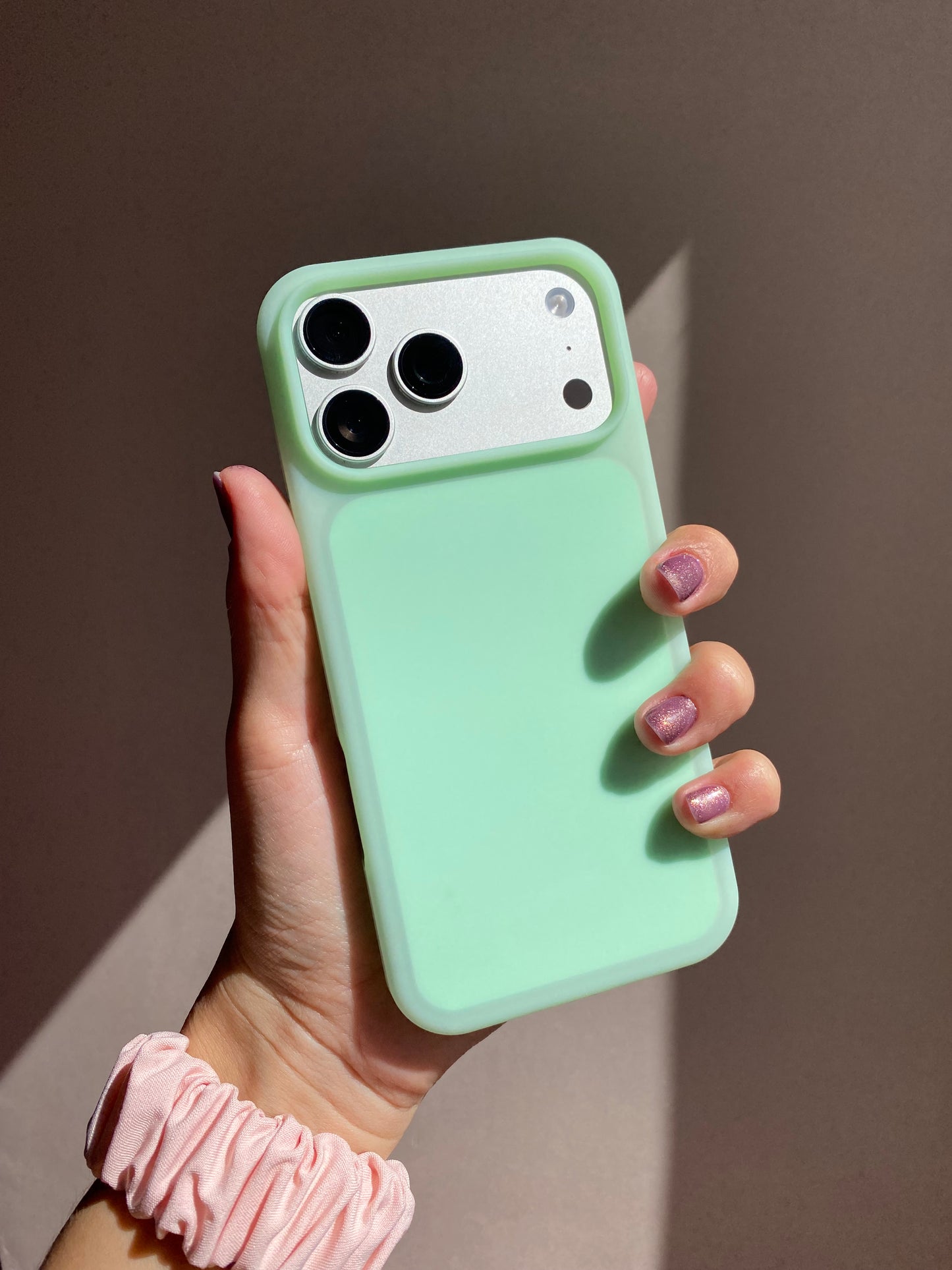Case de silicona, verde menta (línea iPhone 17)
