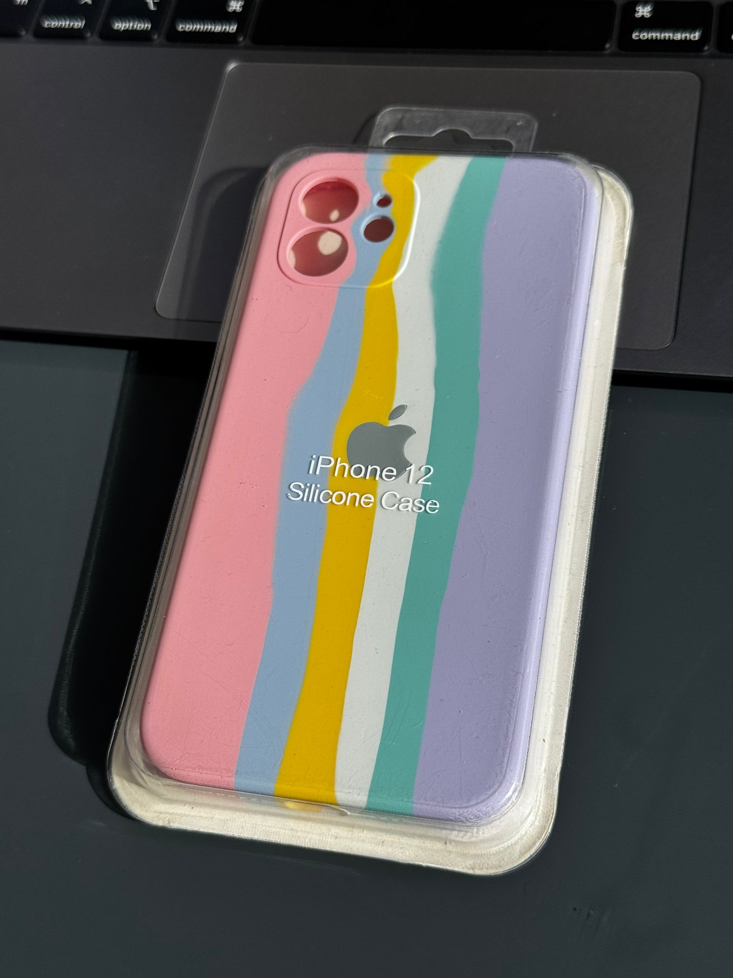 Carcasa tipo original, diseño arcoíris 🌈  iPhone 12 normal 📱