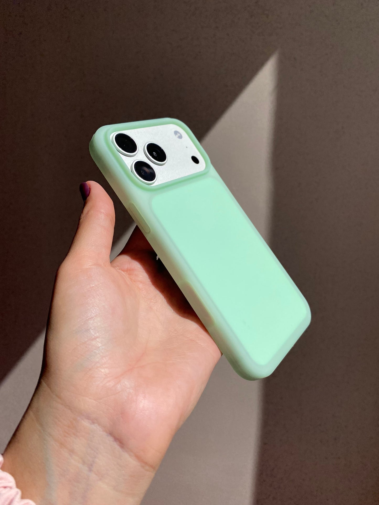 Case de silicona, verde menta (línea iPhone 17)