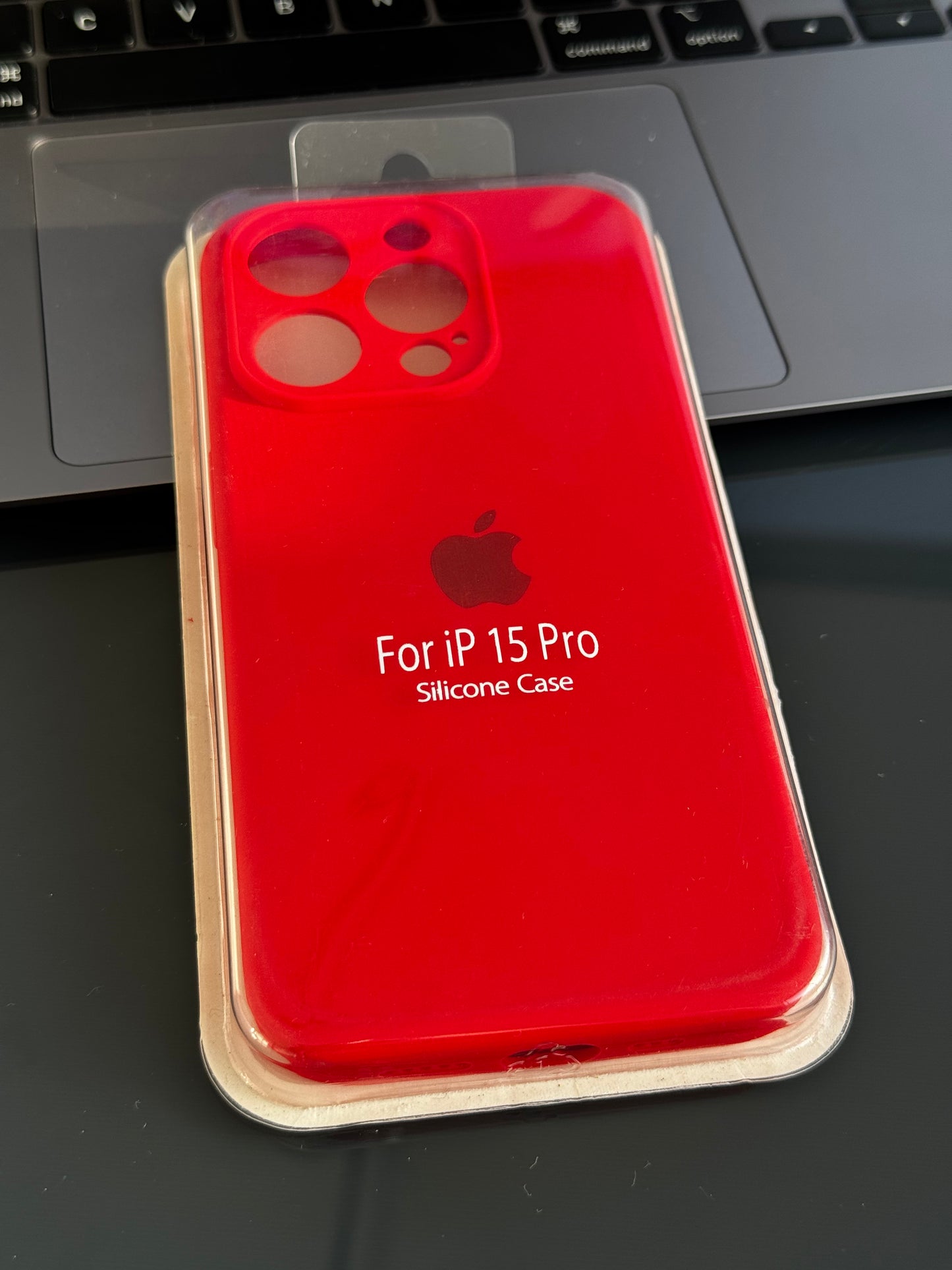 Carcasa de silicona tipo original con logo y protección en cámara: iPhone 15 PRO📱