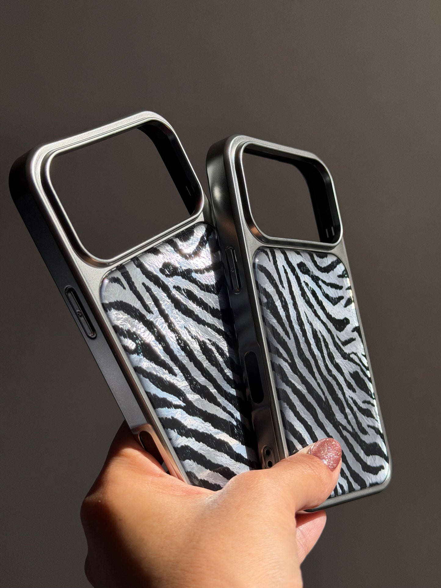 Carcasa Print Plateado, solo iph 17/17Pro/17ProMax.