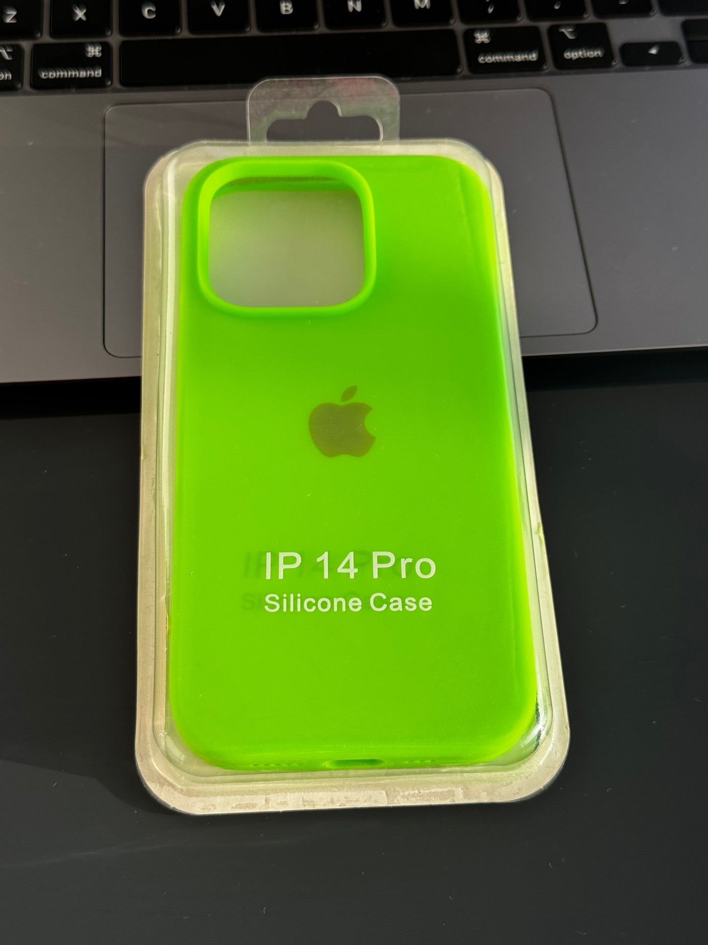 Carcasa tipo original con abertura en cámara: iPhone 14PRO 📱