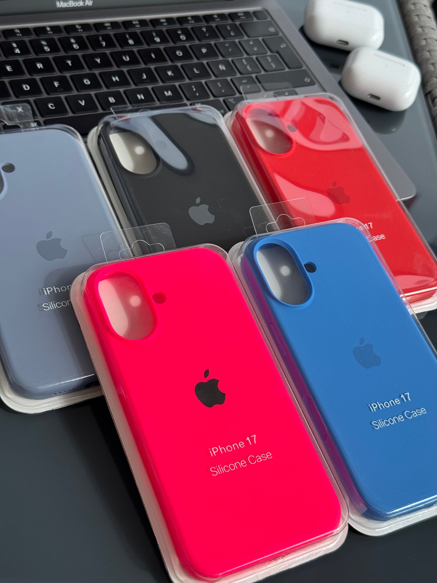 Carcasa tipo original con logo: iPhone 17 📱
