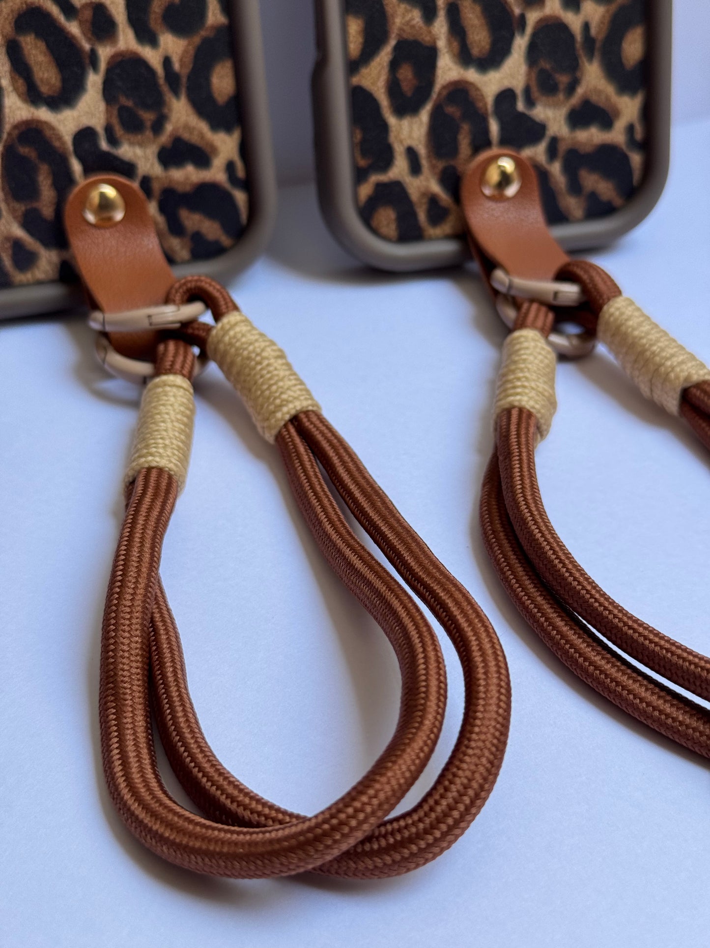 Carcasa Print 🐆 con colgante integrado📱