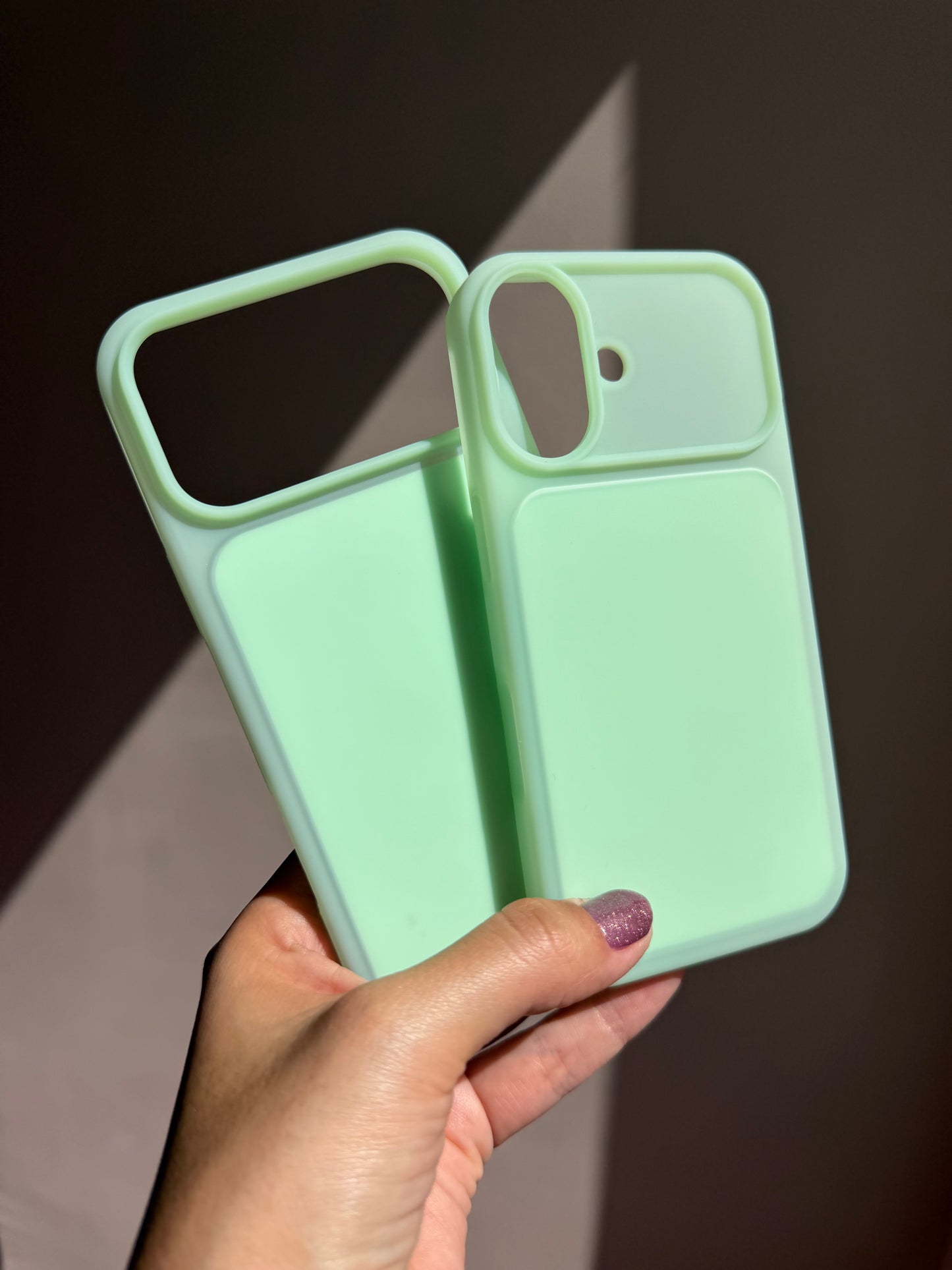Case de silicona, verde menta (línea iPhone 17)