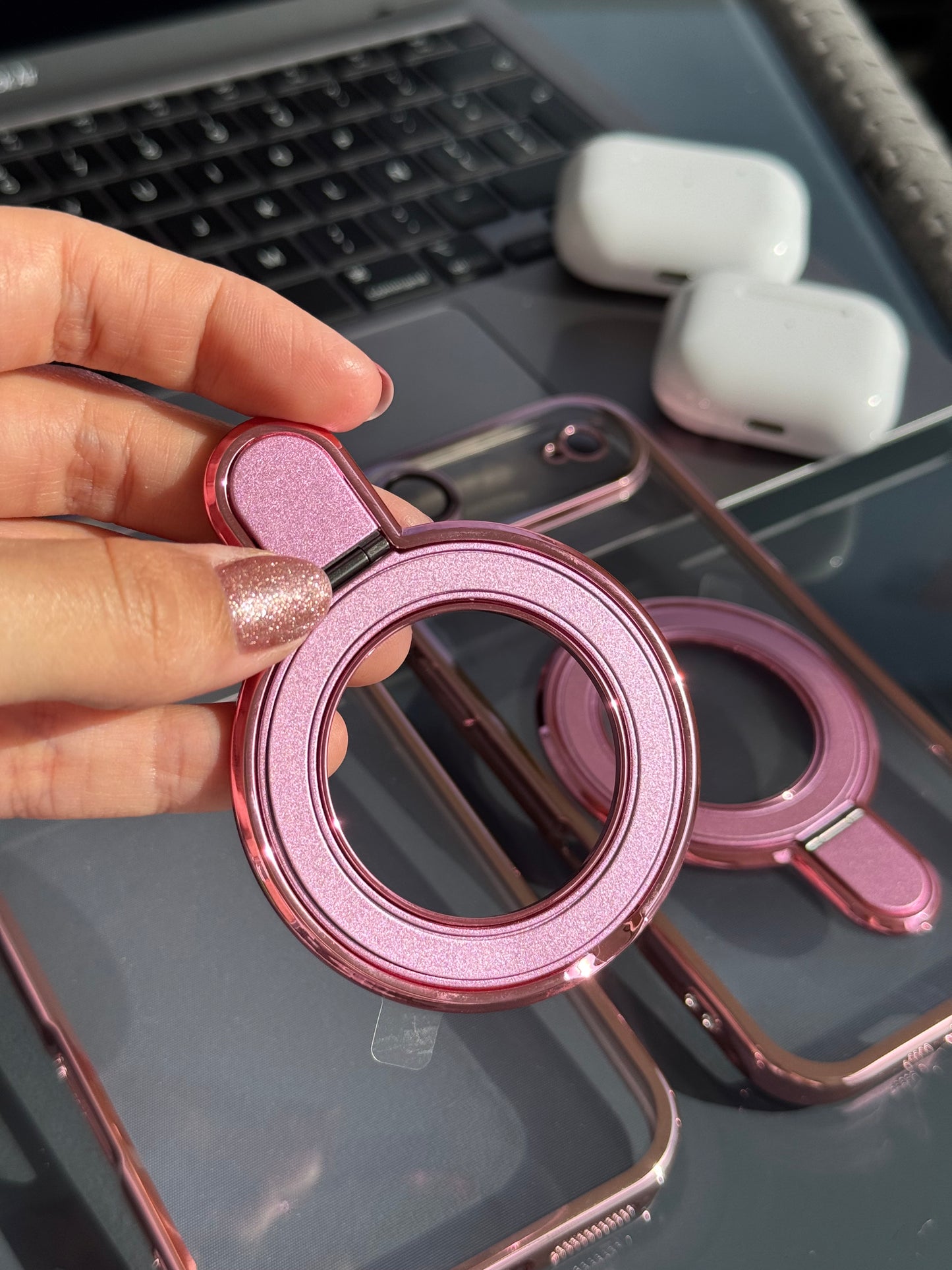 Carcasa bordes rose gold, con popsocket/magsafe adherente 📱