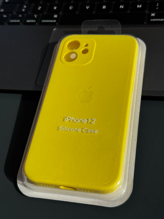 Carcasa tipo original con protección en cámara: iPhone 12 normal 📱