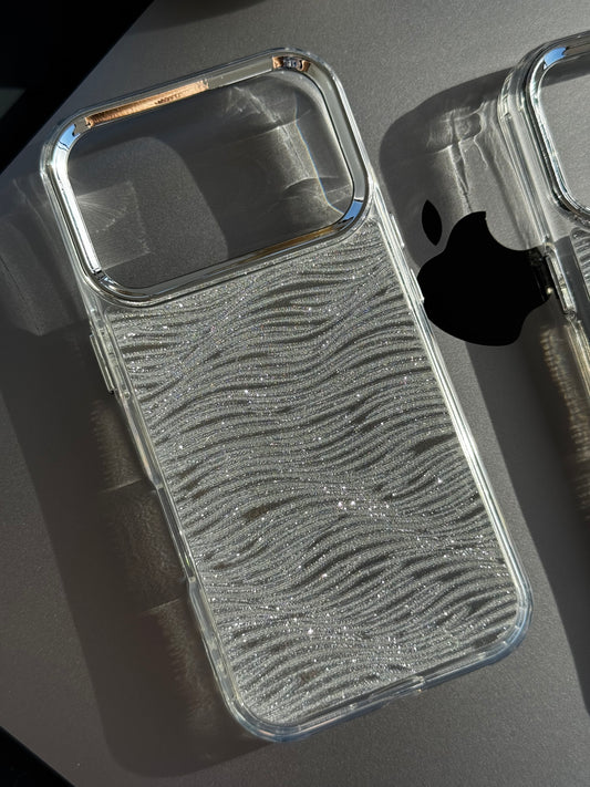 Case plateada con brillos ✨ (solo iPhone 17Pro/17ProMax)