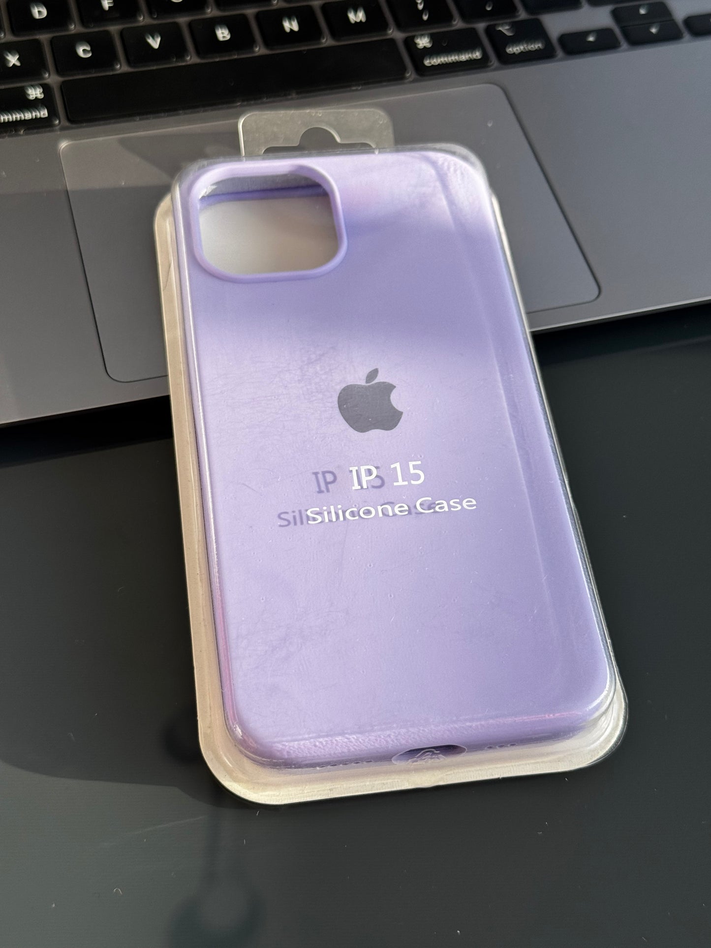 Carcasa tipo original, con abertura de cámara: iPhone 15 📱