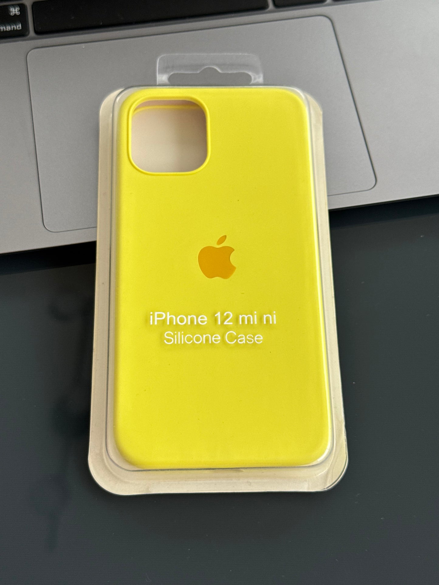 Carcasa tipo original con abertura en cámara: iPhone 12MINI📱