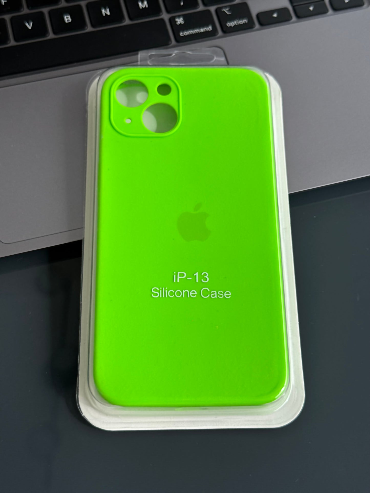 Carcasa tipo original, de silicona con logo: iPhone 13 📱
