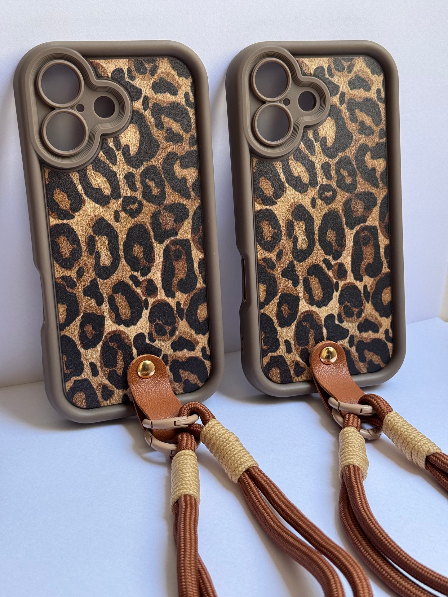 Carcasa Print 🐆 con colgante integrado📱