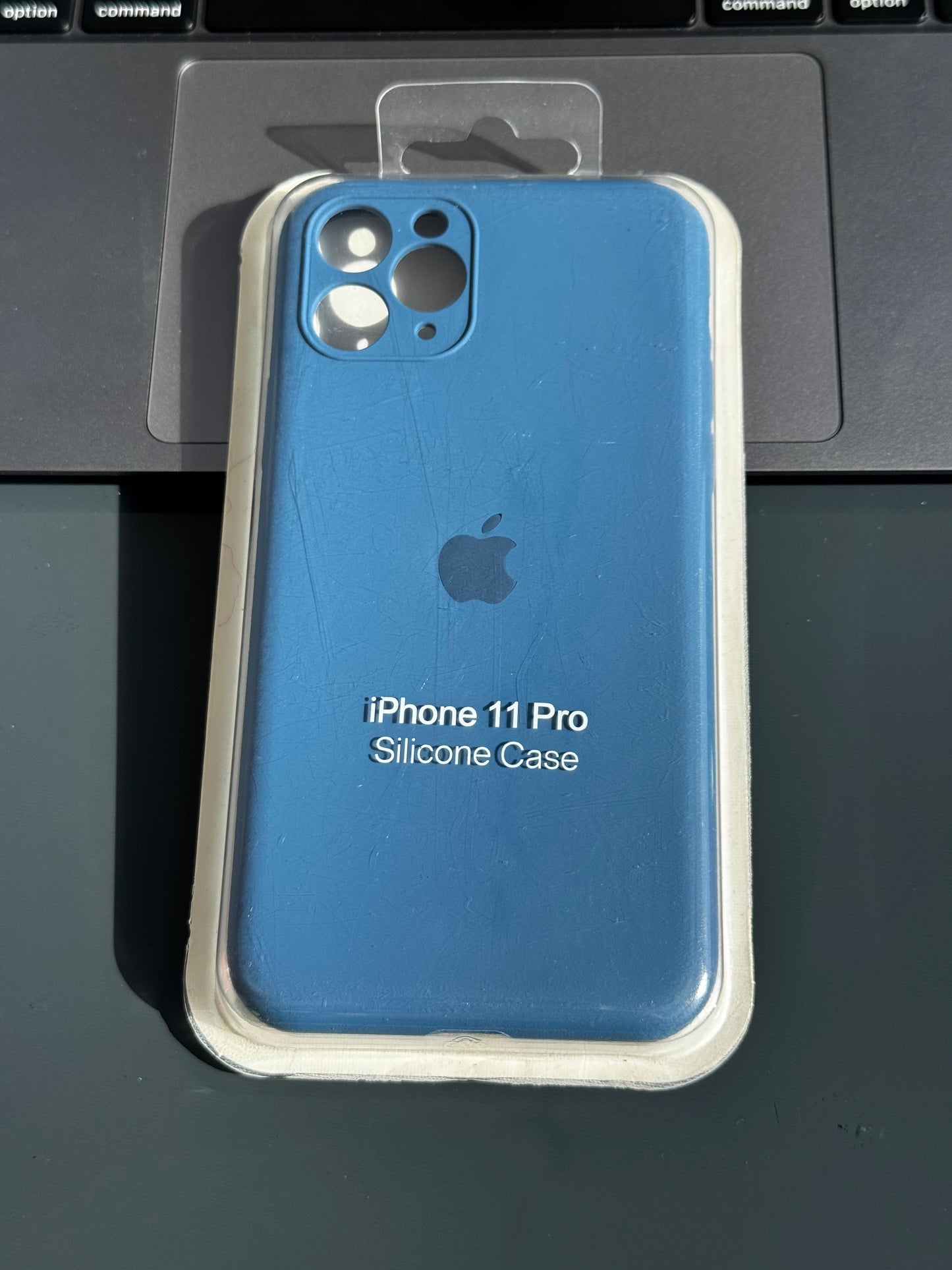 Carcasa tipo original de silicona con protección en cámara: iPhone 11PRO 📱