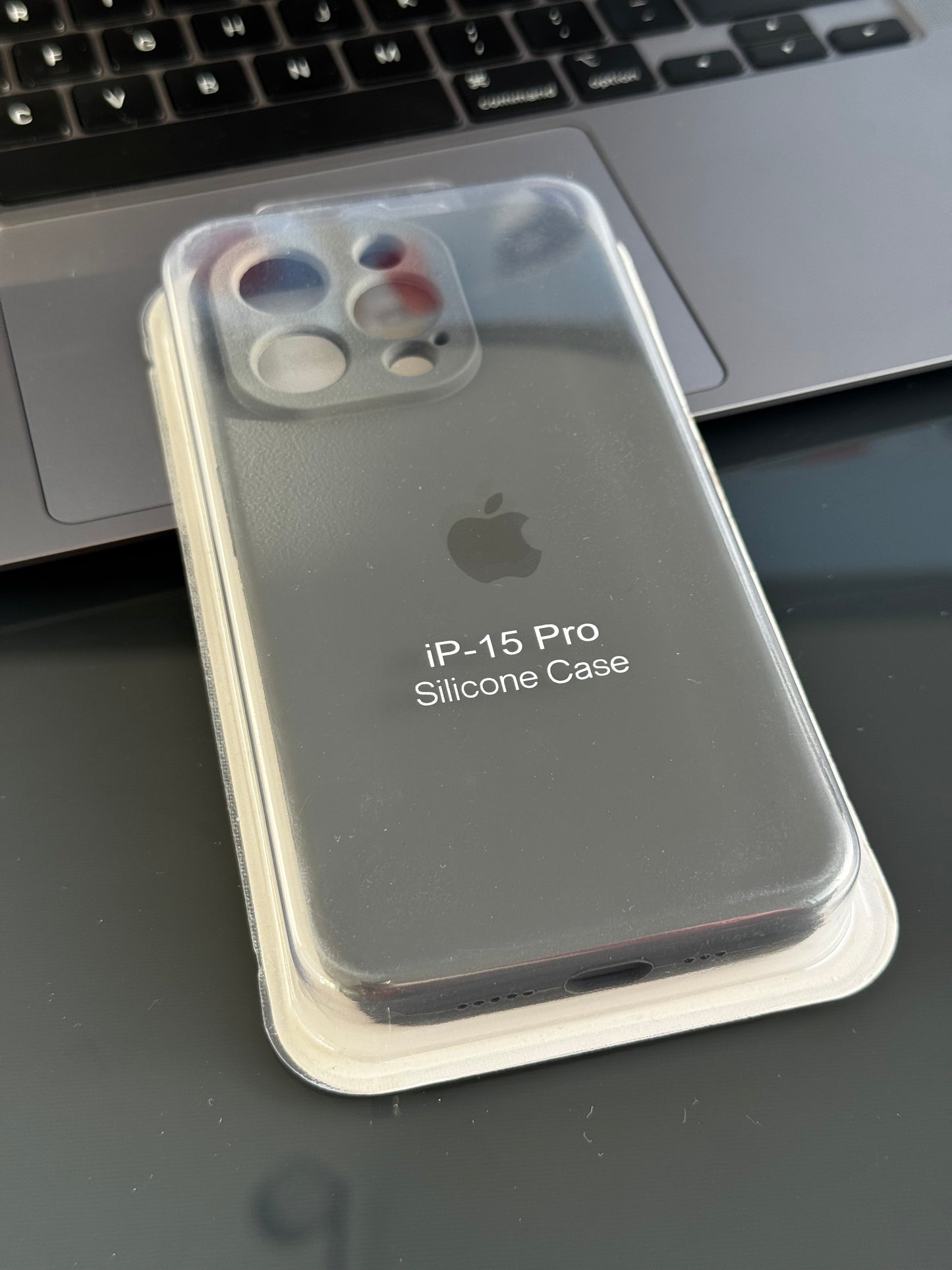 Carcasa de silicona tipo original con logo y protección en cámara: iPhone 15 PRO📱