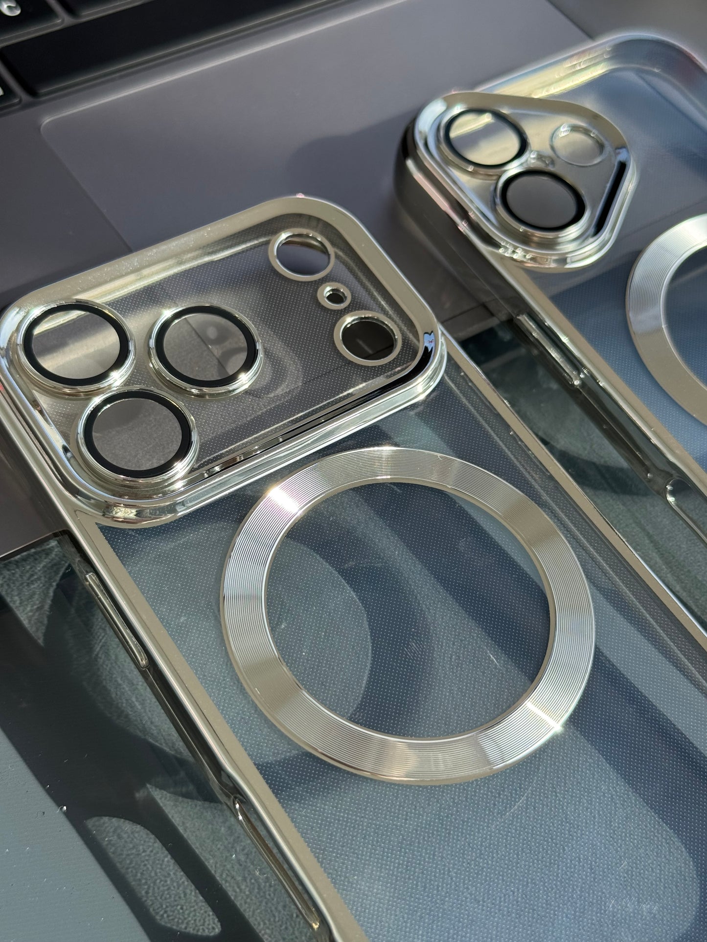 Carcasa bordes plateados, MagSafe (línea iph “17”)